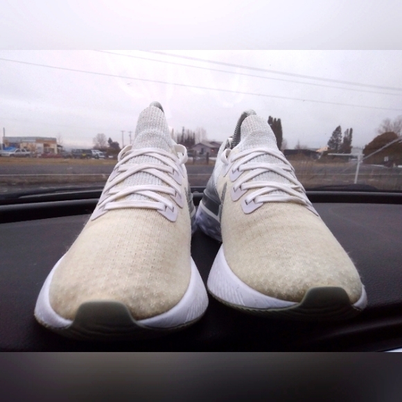 Nike react infinity run flyknit Women's Size 7 - Picture 3 of 6